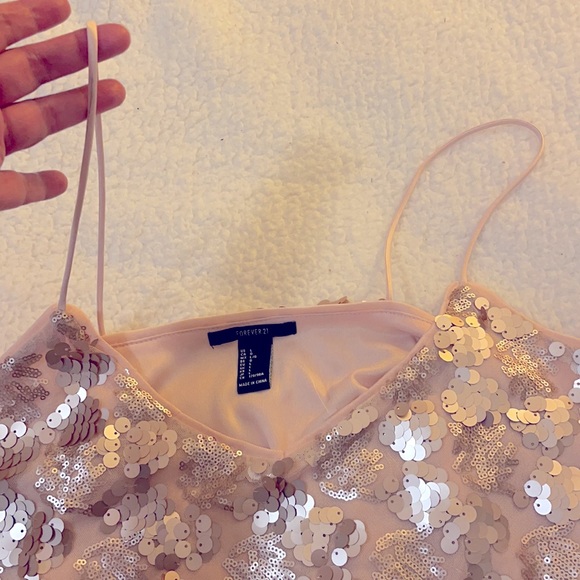 🌸💟 FINAL SALE 💟🌸 Forever 21 Sparkly Peach Sequin Crop Top Size L - Picture 4 of 10